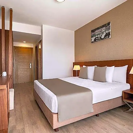 La Quinta By Wyndham Çeşme